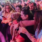Dominika Mirgová Instagram - Je toho tak veľa, čo by som vám povedala…začnem sobotou ✨ Bratislava @wavefestival.sk @refinery_gallery_official 🔥 to čo bolo?? @simonahegerova ďakujem za priestor, že sme konečne spolu mohli oficiálne zdielať jeden stage a jedno nádherné publikum 🙏🏼 vážim si podporu každej ženskej interpretky! ❤️ pre mňa to bol rozhodne zážitok a spoločne s @dj_grimaso a čajočkami z @flavourofkajla sme si to poriadne užili 🔥👯‍♀️ ĎAKUJEMEEEEEEEEEE ségry !!!!!!! 👭🫶🏼 aj za nádherné fotky od @richard_zimm a @matejgurin 🙏🏼 a za extrémnu grafiku albumu Wonder Woman za mojim chrbtom od @dsfx_team 👌🏼 refinery gallery