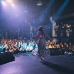 Dominika Mirgová Instagram - Je toho tak veľa, čo by som vám povedala…začnem sobotou ✨ Bratislava @wavefestival.sk @refinery_gallery_official 🔥 to čo bolo?? @simonahegerova ďakujem za priestor, že sme konečne spolu mohli oficiálne zdielať jeden stage a jedno nádherné publikum 🙏🏼 vážim si podporu každej ženskej interpretky! ❤️ pre mňa to bol rozhodne zážitok a spoločne s @dj_grimaso a čajočkami z @flavourofkajla sme si to poriadne užili 🔥👯‍♀️ ĎAKUJEMEEEEEEEEEE ségry !!!!!!! 👭🫶🏼 aj za nádherné fotky od @richard_zimm a @matejgurin 🙏🏼 a za extrémnu grafiku albumu Wonder Woman za mojim chrbtom od @dsfx_team 👌🏼 refinery gallery