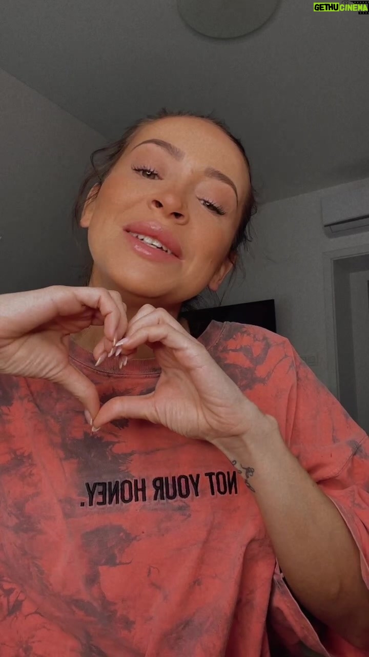 Dominika Mirgová Instagram - Info k albumu, merchu, koncertom, krst CD a motivačný záver 😍🫶🏼 Ďakujem vám za pozornosť ! ❤️