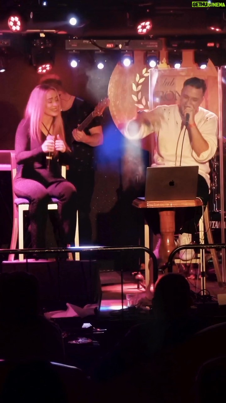 Dominika Mirgová Instagram - Túto live verziu si vieš teraz pozrieť celú na ytb alebo si počúvať na streamoch! 🎶 Skladbu #nemamdost si ale vieš prísť vychutnať aj naozaj naživo na koncertoch s kapelou už o pár týždňov! Odznejú aj novinky z albumu Wonder Woman, prídu ďalší špeciálni hostia a bude to nezabudnuteľný zážitok! 🎫 Lístky nájdeš na ticketportal.sk alebo u @adiss_og v bio! Tešíme sa na Vás v Košiciach, Žiline, Prahe a Bratislave! 🇸🇰🇨🇿 #adiss #dominikamirgova #hudbanaozajnaživo #live #acapella #kosice #bratislava #praha #zilina