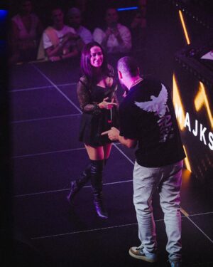 Dominika Mirgová Instagram - V tak dôležitý večer stáť na jednom pódiu s @majkspirit bol vždy môj sen ✨🫶🏼 top energia! ďakujem! A gratulujem k novému albumu 👏🏼

📸 @jozefbuhaj