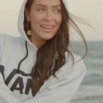 Dominika Mirgová Instagram – “Vždy keď voláš SOS, rátaj so mnou, ja s tebou rátam tiež” 👭♾️ označ v komentári tvoju ségru, bff, kohokoľvek, komu by si najradšej dnes povedala tieto slová 🥹 

Skladba SÉGRA už čoskoro ! 🫶🏼