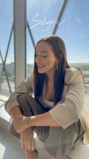 Dominika Mirgová Instagram - Sú tu nejaké moje ségry?? 🥹🫶🏼
Do komentára označ svoju ségru, bff , ktorá dnes potrebuje počuť tieto slová ❤️

#segra#wonderwoman#newalbum#comingsoon