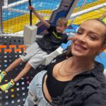 Dominika Mirgová Instagram - Vždy keď sa rozhodnem, že idem pridať fotku, neviem ktorú a neviem, čo skôr vám mám povedať…Toľko vecí sa v poslednej dobe deje, že nemám pojem o čase, dňoch a máme tu už október, mesiac, kedy by mal ísť album WW do výroby, takže tieto najbližšie dni a týždne budú najťažšie 🤯 Nestíham, nedvíham, nemám čas..prosím nehnevajte sa na mňa, že nie som aktívna, ja nemám čas na seba, ani na kamarátov 😞, no chcem vás uistiť, že toto obdobie je len dočasné 🙏🏼 musela som si určiť priority 💙👦🏼🎤 hlavne kvôli zdraviu, ktoré mi dáva posledné obdobie pekne na držku 🫣 Už len kvôli tomuto roku, bude pre mňa album WW jeden z tých najsilnejších, aké som kedy vytvorila ✨ Želám vám krásny začiatok tohto týždňa a veľa pozitívnej energie, aj napriek nešťastným voľbám, prosím neopúšťajme sa a bojujme, už len kvôli našim deťom 🙏🏼 Objíma a bozkáva vaša Domi 💋