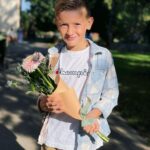 Dominika Mirgová Instagram - Je to tu 🙌🏼 máme doma tretiaka 🥹 tak nám začínajú opäť povinnosti a pribudli aj nové predmety. Peťko sa teší na vlastivedu 🌍 no to som zvedavá, ako dlho ho to bude baviť 😊 všetkým rodičom želám veľa síl a trpezlivosti v novom školskom roku ✊🏼