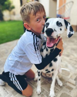 Dominika Mirgová Instagram - Neverím, že sú to už 3 roky 🥹
Happy bday Milly 🥳🤍🐶