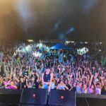 Dominika Mirgová Instagram - Viete prečo robím stále hudbu a cestujem za vami toľko kilometrov ? Kvôli tomuto!! Tá atmosféra je neopísateľná a dopriala by som ju každému jednému interpretovi 🙏🏼 toto je pre nás odmena za všetku tú snahu, energiu, peniaze a čas strávený v štúdiu 🥹 ĎAKUJEM , že ste 🫶🏼 Starý Tekov včera odspieval každú jednu pesničku 🔥!! Sabinov tromfneš ich dnes?? Ja som už na ceste za vami, vidíme a počujeme sa o 22:00 na Expres street party 🔥🥂 3 video od fanúšičky, ktoré ma dnes extrémne dojalo 🥲 #milujemvas ❤️