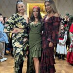 Dominika Mirgová Instagram - Točka klipu💃🏽 ŠUKAR GILI 💃🏽od @dominikamirgovaofficial , @bagarovamonika a @anitasoulofficial sa skôr podobala na jednu veľkú párty a výsledok je naozaj obrovský 👑 #1 ! Tentokrát som robila makeup v nude tónoch nielen na Domi ale aj pre Anitu Soul 😊 #musicvideo #behindthescenes #makeupartist #makeup #makeupbratislava #makingof #singer #gipsystyle #makeupvideos #makeupaddict #makeupglam #fullglam #fullglammakeup Voderady