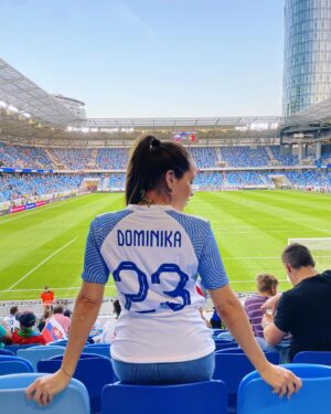 Dominika Mirgová Instagram - Mamina plní Peťkovi sny 💙 dnes uvidí Ronalda prvýkrát naživo 🥹
Ďakujeme @sfzofficial 🙏🏼