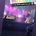 Dominika Mirgová Instagram - Viete prečo robím stále hudbu a cestujem za vami toľko kilometrov ? Kvôli tomuto!! Tá atmosféra je neopísateľná a dopriala by som ju každému jednému interpretovi 🙏🏼 toto je pre nás odmena za všetku tú snahu, energiu, peniaze a čas strávený v štúdiu 🥹 ĎAKUJEM , že ste 🫶🏼 Starý Tekov včera odspieval každú jednu pesničku 🔥!! Sabinov tromfneš ich dnes?? Ja som už na ceste za vami, vidíme a počujeme sa o 22:00 na Expres street party 🔥🥂 3 video od fanúšičky, ktoré ma dnes extrémne dojalo 🥲 #milujemvas ❤️