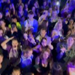 Dominika Mirgová Instagram - Viete prečo robím stále hudbu a cestujem za vami toľko kilometrov ? Kvôli tomuto!! Tá atmosféra je neopísateľná a dopriala by som ju každému jednému interpretovi 🙏🏼 toto je pre nás odmena za všetku tú snahu, energiu, peniaze a čas strávený v štúdiu 🥹 ĎAKUJEM , že ste 🫶🏼 Starý Tekov včera odspieval každú jednu pesničku 🔥!! Sabinov tromfneš ich dnes?? Ja som už na ceste za vami, vidíme a počujeme sa o 22:00 na Expres street party 🔥🥂 3 video od fanúšičky, ktoré ma dnes extrémne dojalo 🥲 #milujemvas ❤️