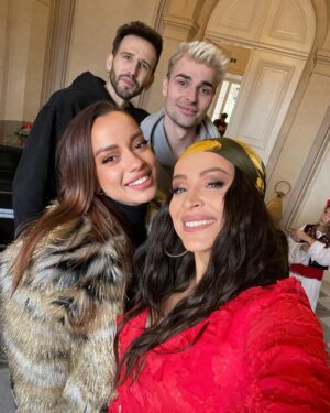Dominika Mirgová Instagram - Môj “šukar gili” 🎥 team ❤️‍🔥 talentovaní a kreatívni ľudia 👏🏼 každý jeden z týchto ľudí odviedol skvelú prácu na natáčaní videoklipu, preto obrovská VĎAKA za to, čo sme spolu dokázali vytvoriť 🙏🏼 videoklip dosiahol za 6 dní krásnych 423k views a stále sa drží na 1 mieste 🥹 #vďačná