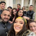 Dominika Mirgová Instagram - Môj “šukar gili” 🎥 team ❤️‍🔥 talentovaní a kreatívni ľudia 👏🏼 každý jeden z týchto ľudí odviedol skvelú prácu na natáčaní videoklipu, preto obrovská VĎAKA za to, čo sme spolu dokázali vytvoriť 🙏🏼 videoklip dosiahol za 6 dní krásnych 423k views a stále sa drží na 1 mieste 🥹 #vďačná Kaštieľ Voderady