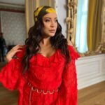 Dominika Mirgová Instagram - Ste pripravení na bašavel?? 💃🏽 Dnes o 18:00 to vypukne 🔥 #šukargili#staytuned 💇🏽‍♀️ @jirko_blatny_official 💄 @jessica.malba 👗 @samuelkrajca 🏠 @kastiel_voderady