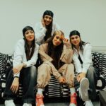 Dominika Mirgová Instagram – Mám rada tieto fotky!! #bckstg refinerka s mojimi 👌🏼❤️ 
Chcelo by to už nejaký koncert 🙏🏼 najbližšie sa vidíme 29.12. KOŠICE na Hudba Naozaj Naživo 🔥🎶 

📸 @richard_zimm