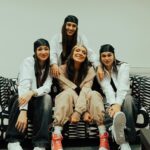 Dominika Mirgová Instagram – Mám rada tieto fotky!! #bckstg refinerka s mojimi 👌🏼❤️ 
Chcelo by to už nejaký koncert 🙏🏼 najbližšie sa vidíme 29.12. KOŠICE na Hudba Naozaj Naživo 🔥🎶 

📸 @richard_zimm