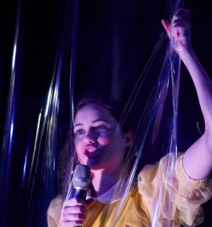 Dominique Devenport Instagram - FRIVOLE LIEDER - Ein musikalischer Rausch
@volkstheaterrostock 

Grosses Dankeschön für die heiteren Proben, eventuelles oversharing und die fetzige interne Vorstellung
- jetzt hoffen wir alle auf eine baldige offizielle Premiere ♡ 

@da_pfluger 
@klaraeham 
@felix_thewanger 
@fannyholzer 
@yungvoit 
@arne_bloch 
Bastian Inglin
John R. Carlson

📸: @mircomirzow
