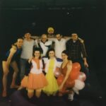 Dominique Devenport Instagram - FRIVOLE LIEDER - Ein musikalischer Rausch @volkstheaterrostock Grosses Dankeschön für die heiteren Proben, eventuelles oversharing und die fetzige interne Vorstellung - jetzt hoffen wir alle auf eine baldige offizielle Premiere ♡ @da_pfluger @klaraeham @felix_thewanger @fannyholzer @yungvoit @arne_bloch Bastian Inglin John R. Carlson 📸: @mircomirzow