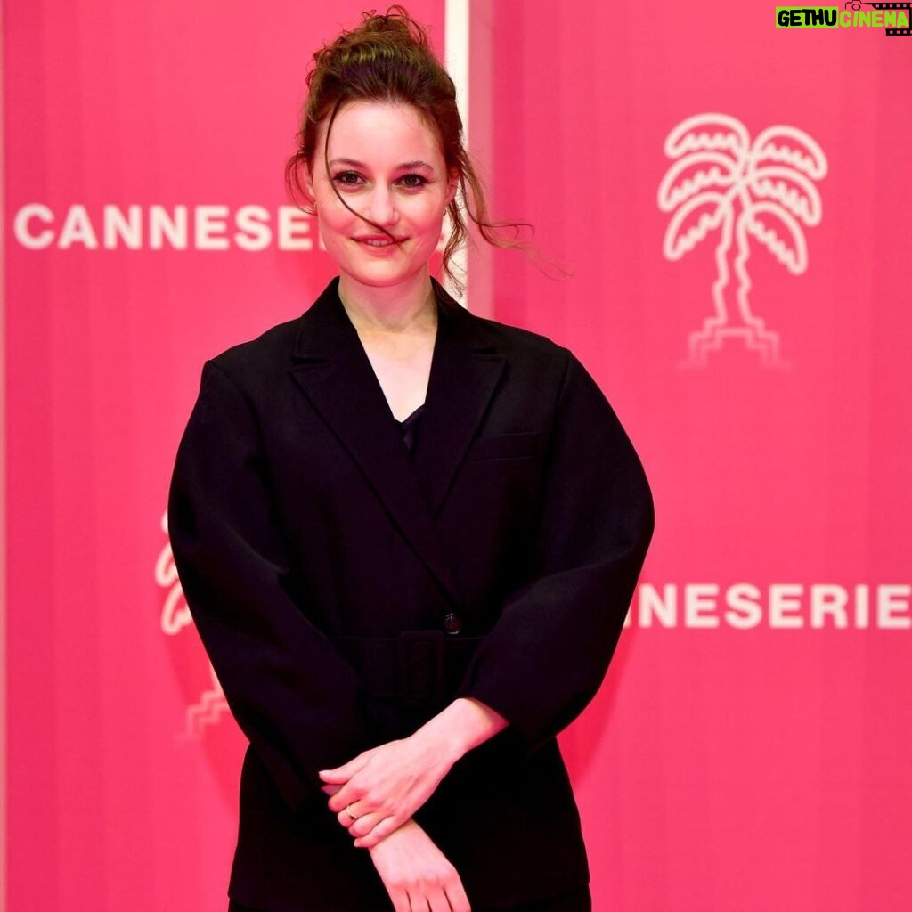 Dominique Devenport Instagram - CANNES @canneseries @sisi.rtl thank you @lalaberlin for the outfit
