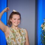 Dominique Devenport Instagram - „Oh! Was soll ich nur anstellen mit meinen ganzen kommunikativen, aufmerksamen und beziehungsfähigen Fähigkeiten?“ HOW TO GROW A SUPERWOMAN IN EINER STUNDE - eine Anleitung für zwei Gärtnerinnen von und mit niemand anderem als @klaraeham ♡ und mir 26.1 | 21:45 —> NEU, ZUSATZVORSTELLUNG🎉 27.1 | 22:00 im Kleinen Foyer @volkstheaterrostock Eintritt frei! Erscheinet zahlreich, wir freuen uns auf euch☺️ 📸 @mircomirzow Volkstheater Rostock
