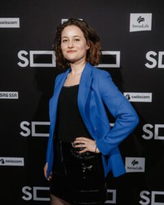 Dominique Devenport Instagram - PRIX SWISSPERFORM 2024 🏆beste Hauptdarstellerin 59. Solothurner Filmtage @sofilmtage Vielen Dank @swissperform für diesen besonderen Preis, ich freue mich riesig! 📸 Solothurner Filmtage Solothurner Filmtage - Journées de Soleure - Giornate di Soletta