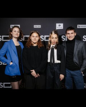 Dominique Devenport Instagram - PRIX SWISSPERFORM 2024
🏆beste Hauptdarstellerin
59. Solothurner Filmtage @sofilmtage 

Vielen Dank @swissperform für diesen besonderen Preis, ich freue mich riesig!

📸 Solothurner Filmtage