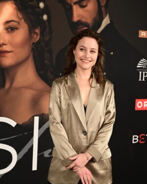Dominique Devenport Instagram - Thank you for the beautiful premiere of SISI season 2 in Vienna👑

Thank you to
@jannik.schuemann 
@giovanni_funiati 
@david.korbmann 
@romy__schroeder 
@tanjaschleiff_official 
@murathanmuslu 
#juliastemberger 
@desireenosbuschofficial 
@paulinerenevier 
@amanda.dagloria 
@mariesophievonreibnitz 
#borisaljinovic 
vor being a wonderful cast

thank you 
@franziska_aigner_casting for finding this amazing cast!

and thank you to
@ls_pr_communications 
@gina_mueser 
for being there with me and always having my back:)

Thank you to
@fakepr.berlin 
@josephfashion 
@tiffanyandco 
for the beautiful outfit, I loved it ♡ 

@sisi.rtl 
@storyhouseproductions 
@rtlplus