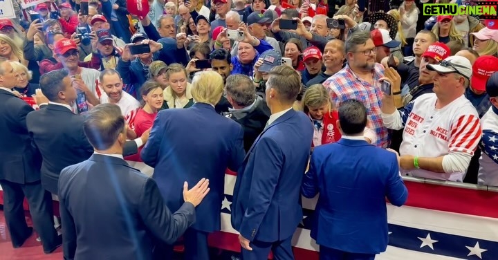 Donald Trump Instagram - A beautiful evening in South Carolina last night! Today is the BIG DAY! Get out and VOTE TRUMP — so we can MAKE AMERICA GREAT AGAIN!!! Find your polling site, at the link in bio!