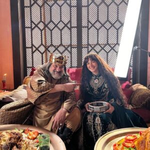 Donia Samir Ghanem Instagram - شكرا مهندس الصوت احمد جمال
البش مهندس جيمي 

شكرا مهندس صوت الاغاني الجامد خالد سند اللي تعب معانا جدا السنة دي و السنة اللي فاتت بسبب ضيق الوقت دايما بس حقيقي  عملت شغل جامد جدا 

شكرا الشاطر اوي اوي مصمم الاستعراضات ال creative 
هادي عواضة 

شكرا للمحترم طارق علوش علي الميكساج

شكرا لكل فريق الانتاج 

شكرا Final Media و محمد صالح علام Digital & Social Media 

شكرا فاطمه بهجت الشاطره اوي makeup artist اللي بجد مجتهدة جدا و عايزة تطلع كل لوك أحلي من اللي قبله

شكرا ماكير العمل إيهاب محروس 

شكرا هيثم دهب وهشام دهب عشرة السنين و يا رب دايما نكمل مشوار النجاحات مع بعض 

شكرا كل فريق الاخراج الجامد شكري الحكيم وعبد المجيد وحسين البيه و  رجل المهام الصعبة  شريف  المليجي 

شكرا للجامد اوي اوي، الشاطر، المبدع عمرو عاكف post production  علي الجرافيكس و المونتاج و التلوين اللي رفع راسنا 

شكرا لمخرج العمل اسلام خيري اللي تعب جدا في العمل ده 

شكراً لكل طاقم العمل ولكل فرد شارك ف النجاح الكبير ده الحمد لله 
شكرا علي حبكم و خوفكم عليا اللي انا كنت حاساه في كل لحظة وانا بشتغل 
و شكرا للجمهور العظيم اللي بعد كل عمل بيثبتلي إن ليا أهل في كل بيت الحمد لله 🙏🙏 و بيخليني أعمل أقصي ما عندي عشان اكون عند حسن ظنكم 

شكرا ل جوزي و حبيبي رامي رضوان اللي دايما بيدعمني و بيفرح لنجاحي 

و أخيرا بقي شكرا لروح قلبي و حياتي نجمتي الصغننة كايلا اللي نورتني و أبهرتني أنا شخصيا ما شاء الله 
ربنا يحفظك يا قلبي و يكتبلك الخير و السعادة انت و كل أطفالنا و يا رب مستقبلكم يكون منور و حظكم أحسن مننا يا رب 
كل سنة وانتم طيبين❤️❤️