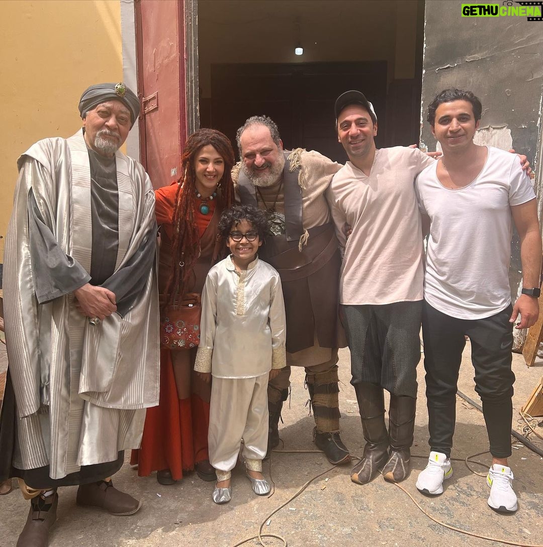 Donia Samir Ghanem Instagram - شكرا للنجوم ضيوف الشرف الكبار اوي اللي بجد نورونا و ماحدش اتردد فيهم لحظة واحدة و كلهم جايين مش فارق معاهم حتي ايه الدور اللي هيعملوه او مساحته أد ايه هم بس جم عشان يقفوا جنبنا أحمد فهمي أشرف عبد الباقي كريم عفيفي عم صلاح عبد الله سلوي عثمان ايمان السيد فتوح أحمد علاء زينهم أحمد سلطان شكرا زينب العبد علي لذاذتك و شطارتك شكرا المؤلف الجامد كريم يوسف وفريق الكتابة سامح جمال وندي عزت وأشرف نصر انتوا تفوقتوا علي نفسكوا عملتوا حدوتة فيها كل أنواع الدراما كوميدي ساسبنس خيال فانتازيا كمان اديتوا مساحة للأغاني تكون في مكانها مش مقحمة شكرا حسام حبيب مدير التصوير الجامد قوي اللي مش مهم عنده أي حاجة غير انه يطلع صورة مختلفة و مميزة و لايقة مع مود الحدوتة وشكرا لفريق التصوير الجامد شكرا للعبقري مهندس الديكور سامر الجمال والمهندس احمد صبري والمهندسات الشاطرين همسه ورشا انتوا أبدعتوا في وقت قياسي و تعبتوا أوي و الحمد لله تعبكوا كان واضح جدا شكرا حسن مصطفي مصمم الازياء المميز جدا، مش ممكن الاهتمام و الشطارة حتي في التفاصيل و اكسسوارات الشخصيات كلها شكرا مايا حداد الشاطرة جدااااا كعادتك طبعا و كل التقدير للشركة المتحدة علي دعمهم للفن المصري جينا بقي للثلاثي اللي حققلي أحلامي في الأغاني سواء في مسرحية آنستونا او في مسلسل جت سليمة شكرا للشاعر الجامد ايمن بهجت قمر انا مش عارفة اقول لك ايه بجد ازاي ما شاء الله بتترجم معني الأغنية اللي مطلوبة منك بسلاسة و تميز و في نفس الوقت مفردات جديدة و قريبك مننا كلنا ما شاء الله عليك شكرا للملحن المميز جدا عمرو مصطفي اللي بيتميز برقي رهيب في الألحان حتي لو بيلحن أغنية شعبية التفوق مش جديد عليك شكرا للموزع الجامد نابلسي اللي بيبَروِز اللحن و الكلام بطريقة خطيرة و متنوعة في كل أغنية و ده غير الموسيقى التصورية اللي اضافت للمسلسل جامد من فضلكوا تابعوا البوست التالت