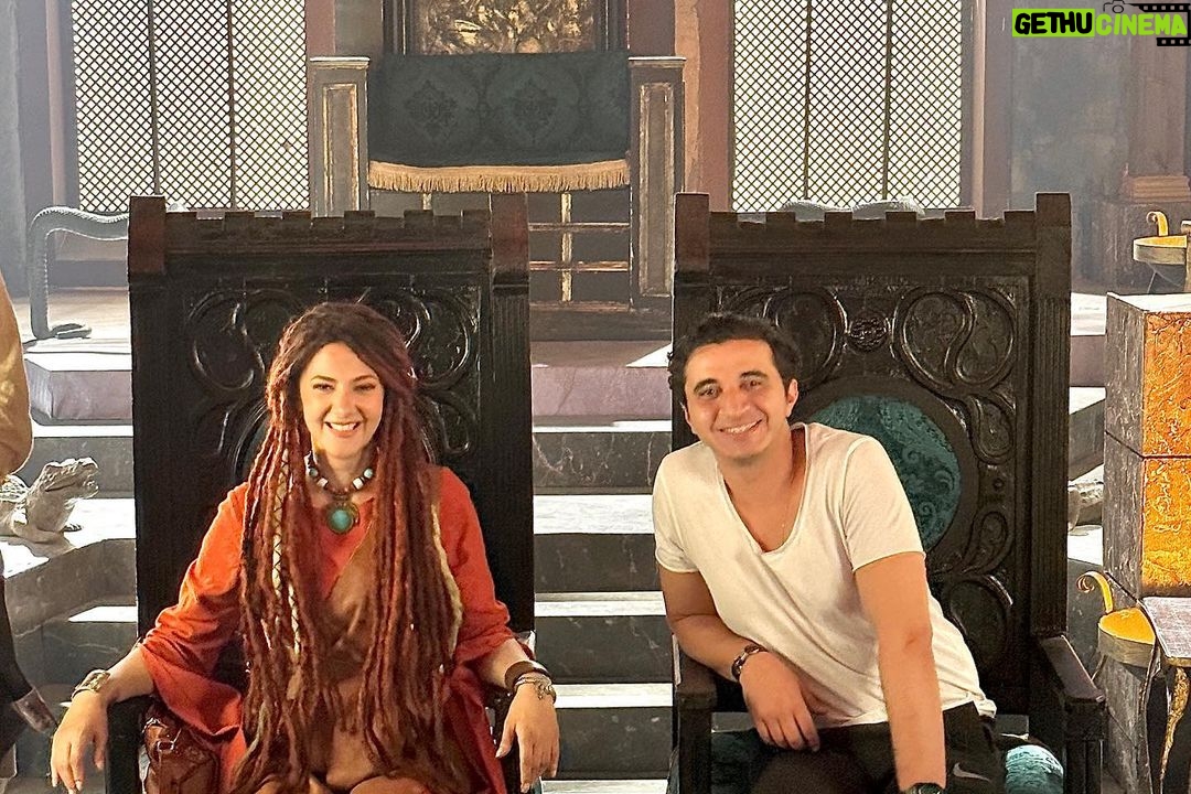 Donia Samir Ghanem Instagram - مشروع كبير تعبنا فيه جداً عشان نقدر نعمل حاجة تسعدكم #جت_سليمة شكراً للمنتج محمد أحمد السبكي الشاطر جداااااااا اللي مش بيسيب ولا تفصيلة صغيرة غير لما يكون مطمن انها متنفذة علي أكمل وجه شكرا علي مجهودك الكبير و اهتمامك شكراً المنتج الكبير "الأب" أحمد السبكي اللي بيحب الفن حب غير عادي و نفسه دايما انه يقدم أعمال تعجب الناس شكرا ل كريم و خالد السبكي ربنا يخليكوا لبعض 🙏 شكرا محمد سلام اللي فعلا بستمتع وانا بمثل معاه لإن تمثيله و إفيهاته و إحساسه out of the box و أعتقد بيبان عليا كل مرة بنشتغل مع بعض شكرا استاذ خالد الصاوي الجامد أكتر ممثل عنده ضمير في الدنيا و تفاني في العمل غير طبيعي انا فعلا بتفرج عليك و بتعلم و بسرح في أدائك العبقري اللي فيه الجد ممزوج بالهزار بدرجة مظبوطة جدا شكرا أ/ سامي مغاوري الفنان القدير السهل الممتنع اللي وجوده بيضيف إضافة غير طبيعية ربنا يديك الصحة شكرا استاذة هالة فاخر الراقية، قدمت شخصية بإبهار شديد و بتميز ، كل مشهد ليكي بيحسسني بسعادة ك مشاهدة من قبل حتي ما تتكلمي شكرا محمد ثروت،، انت عملت الشخصية بطريقة جديدة و بخفة دم فظيعة كالعادة شكرا للقديرة المتمكنة جدا جدا جدا سلوي خطاب، نورتينا و وصلتي رسالة عظيمة من خلال إتقانك لشخصيتك و استحملتي الميك اب الصعب ده لعدد ساعات طويل جدا في سبيل انك تعملي الشخصية كويس شكرا للقديرة سلوي محمد علي أدائك ل أم العريف غير متوقع و مش كليشيه تماما، أول مرة أحس ان الساحرة او ال witch قريبة مننا كده و انسانة عادية لكن عندها قدرات و شر و في نفس الوقت هزار حقيقي أمتعتينا شكرا للجميلة رحاب الجمل كنتي لذيذة جدا بجد و انا سعيدة اوي اني اشتغلت معاكي لإني من معجبينك شكرا مايان السيد الموهوبه جدا البسكوتة المجتهدة اللي تدخل القلب في سواني، عندك قبول فظيع ما شاء الله و ذكاء في التمثيل بيخليكي مميزة جدا و انا شخصيًا حبيتك أكتر لما اشتغلت معاكي ربنا يوفقك يا حبيبتي شكرا للحلوين كيمز وصلاح الدالي انتوا فعلا أثبتوا ان الكوميديان ممكن يثبت نفسه في أي مشهد حتي لو مساحة الدور أقل من قدراته شكرا الطفل ادم النحاس "عمر" انت بجد ما شاء الله موهوب اوي و فنان اوي و صوتك حلو اوي اوي اوي ما شاء الله والطفل ادم نور "رعد" انت شاطر اوي و أقنعتني أوي في الأول و بعد ما اتغيرت كمان برافو عليك شكرا للفنان الكبير اللي انا بعشقه و ماقدرش اكون في عمل هو مش فيه بيومي فؤاد انت أضافتلنا الكوميديا بتاعتك اللي ماحدش بيعرف يعملها غيرك.. عملتلنا نعنشة في المسلسل من فضلكوا تابعوا البوست التاني