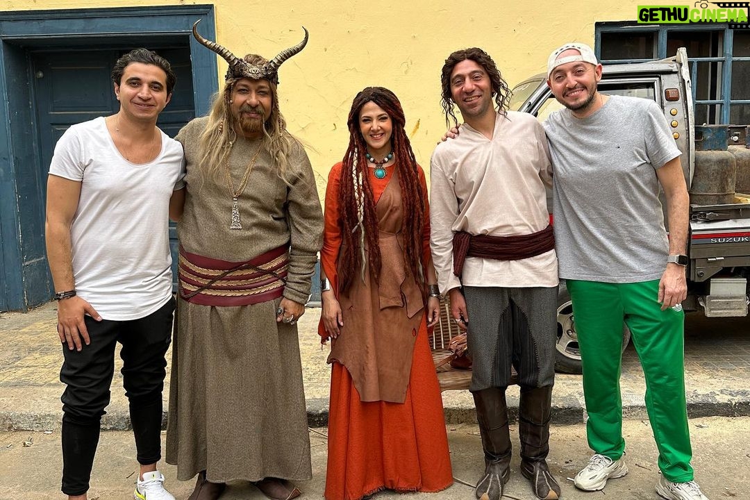 Donia Samir Ghanem Instagram - مشروع كبير تعبنا فيه جداً عشان نقدر نعمل حاجة تسعدكم #جت_سليمة شكراً للمنتج محمد أحمد السبكي الشاطر جداااااااا اللي مش بيسيب ولا تفصيلة صغيرة غير لما يكون مطمن انها متنفذة علي أكمل وجه شكرا علي مجهودك الكبير و اهتمامك شكراً المنتج الكبير "الأب" أحمد السبكي اللي بيحب الفن حب غير عادي و نفسه دايما انه يقدم أعمال تعجب الناس شكرا ل كريم و خالد السبكي ربنا يخليكوا لبعض 🙏 شكرا محمد سلام اللي فعلا بستمتع وانا بمثل معاه لإن تمثيله و إفيهاته و إحساسه out of the box و أعتقد بيبان عليا كل مرة بنشتغل مع بعض شكرا استاذ خالد الصاوي الجامد أكتر ممثل عنده ضمير في الدنيا و تفاني في العمل غير طبيعي انا فعلا بتفرج عليك و بتعلم و بسرح في أدائك العبقري اللي فيه الجد ممزوج بالهزار بدرجة مظبوطة جدا شكرا أ/ سامي مغاوري الفنان القدير السهل الممتنع اللي وجوده بيضيف إضافة غير طبيعية ربنا يديك الصحة شكرا استاذة هالة فاخر الراقية، قدمت شخصية بإبهار شديد و بتميز ، كل مشهد ليكي بيحسسني بسعادة ك مشاهدة من قبل حتي ما تتكلمي شكرا محمد ثروت،، انت عملت الشخصية بطريقة جديدة و بخفة دم فظيعة كالعادة شكرا للقديرة المتمكنة جدا جدا جدا سلوي خطاب، نورتينا و وصلتي رسالة عظيمة من خلال إتقانك لشخصيتك و استحملتي الميك اب الصعب ده لعدد ساعات طويل جدا في سبيل انك تعملي الشخصية كويس شكرا للقديرة سلوي محمد علي أدائك ل أم العريف غير متوقع و مش كليشيه تماما، أول مرة أحس ان الساحرة او ال witch قريبة مننا كده و انسانة عادية لكن عندها قدرات و شر و في نفس الوقت هزار حقيقي أمتعتينا شكرا للجميلة رحاب الجمل كنتي لذيذة جدا بجد و انا سعيدة اوي اني اشتغلت معاكي لإني من معجبينك شكرا مايان السيد الموهوبه جدا البسكوتة المجتهدة اللي تدخل القلب في سواني، عندك قبول فظيع ما شاء الله و ذكاء في التمثيل بيخليكي مميزة جدا و انا شخصيًا حبيتك أكتر لما اشتغلت معاكي ربنا يوفقك يا حبيبتي شكرا للحلوين كيمز وصلاح الدالي انتوا فعلا أثبتوا ان الكوميديان ممكن يثبت نفسه في أي مشهد حتي لو مساحة الدور أقل من قدراته شكرا الطفل ادم النحاس "عمر" انت بجد ما شاء الله موهوب اوي و فنان اوي و صوتك حلو اوي اوي اوي ما شاء الله والطفل ادم نور "رعد" انت شاطر اوي و أقنعتني أوي في الأول و بعد ما اتغيرت كمان برافو عليك شكرا للفنان الكبير اللي انا بعشقه و ماقدرش اكون في عمل هو مش فيه بيومي فؤاد انت أضافتلنا الكوميديا بتاعتك اللي ماحدش بيعرف يعملها غيرك.. عملتلنا نعنشة في المسلسل من فضلكوا تابعوا البوست التاني