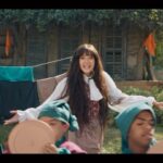 Donia Samir Ghanem Instagram - ‎أغنية #محظوظة_بأصحابي (الأغنية كاملة على يوتيوب 🎥 🎶) ‎ إنتاج : محمد أحمد السبكي كلمات : أيمن بهجت قمر ألحان : عمرو مصطفى توزيع : النابلسي تسجيل وميكس وماستر : خالد سند