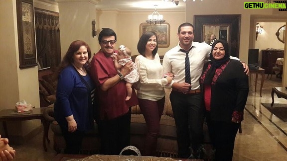Donia Samir Ghanem Instagram - اللهم في يوم الجمعة ارحم أبي و أمي و اجعل قبرهم روضة من رياض الجنة #سمير_غانم #دلال_عبدالعزيز
