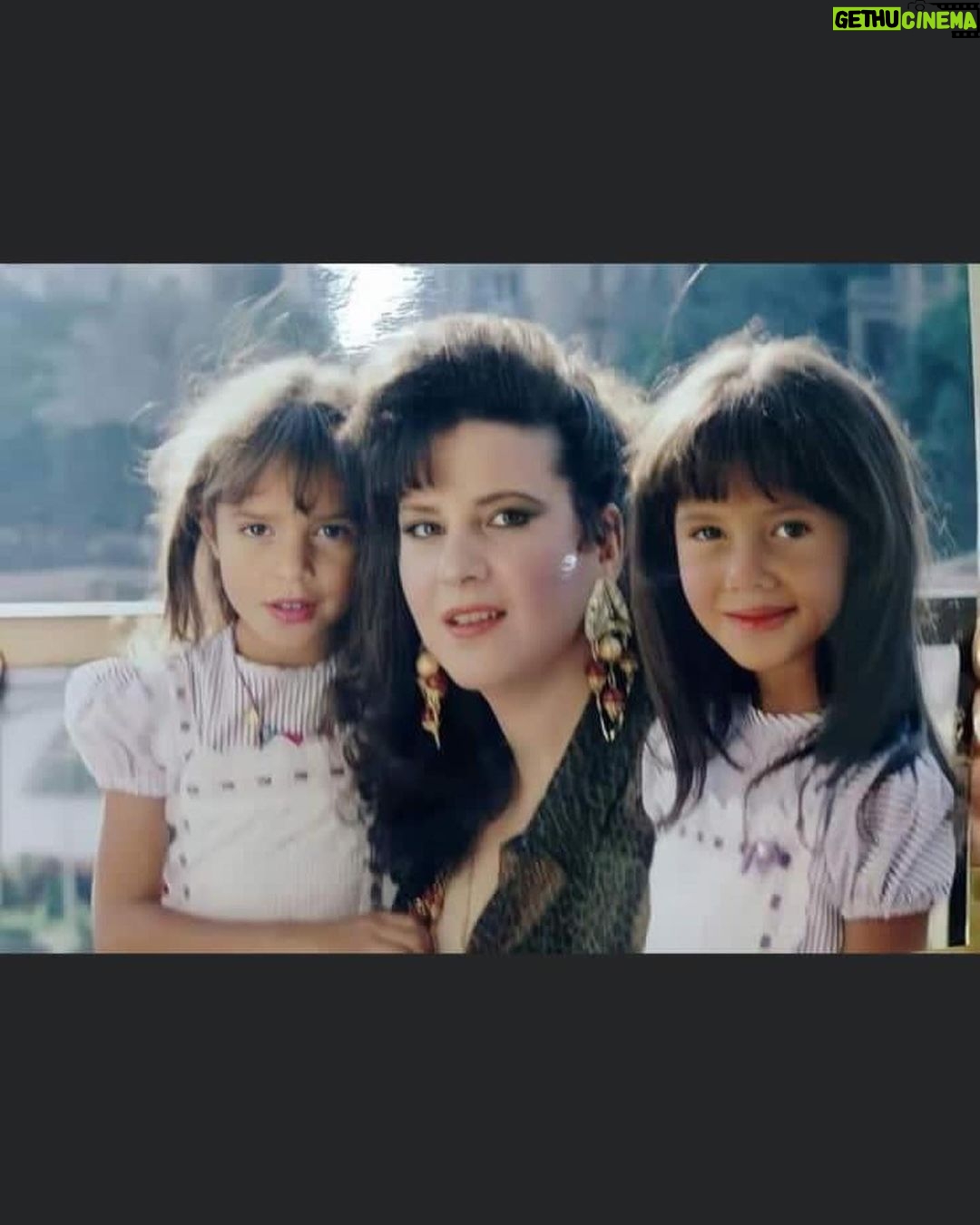 Donia Samir Ghanem - 232.5K Likes - أعظم و أحن و أطيب أم في الدنيا، كل سنة وانت طيبة و بإذن الله في الجنة يا رب.. أنا بسمع صوت دعاكي و نصايحك طول الوقت .. انت في قلوبنا كلنا ربنا يرحمك و يسعدك و يا رب تكونوا متهنيين انت و بابي.. اللهم اجعلهم آمنين مطمئنين في نور من نورك يا رب #دلال_عبدالعزيز
