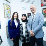 Donia Samir Ghanem Instagram - النهاردة زرت جناح أرت كايرو في المتحف المصري الكبير علشان أتفرج على الرسومات الجميلة لفنانين صغيرين استفادوا من برامج حماية الطفل في يونيسف. انبهرت برسوماتهم والقصص اللي بتحكيها، قصص الأمل برغم التحديات اللي واجهوها، واللي من خلال الفن عرفوا يتجاوزوها. أنا بشجعكم إنكم تزوروا المعرض وتشوفوا الأعمال الفنية الجميلة اللي عملها الأطفال الموهوبين. @unicef.egypt @artcairoofficial @grandegyptianmuseum
