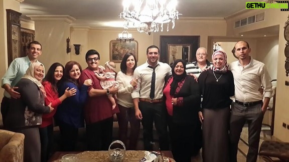 Donia Samir Ghanem Instagram - اللهم في يوم الجمعة ارحم أبي و أمي و اجعل قبرهم روضة من رياض الجنة #سمير_غانم #دلال_عبدالعزيز