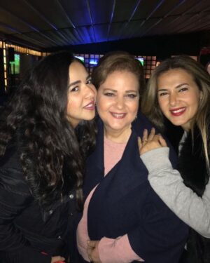 Donia Samir Ghanem Instagram - أعظم و أحن و أطيب أم في الدنيا، كل سنة وانت طيبة و بإذن الله في الجنة يا رب.. أنا بسمع صوت دعاكي و نصايحك طول الوقت .. انت في قلوبنا كلنا ربنا يرحمك و يسعدك و يا رب تكونوا متهنيين انت و بابي.. اللهم اجعلهم آمنين مطمئنين في نور من نورك يا رب #دلال_عبدالعزيز