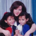 Donia Samir Ghanem Instagram - أعظم و أحن و أطيب أم في الدنيا، كل سنة وانت طيبة و بإذن الله في الجنة يا رب.. أنا بسمع صوت دعاكي و نصايحك طول الوقت .. انت في قلوبنا كلنا ربنا يرحمك و يسعدك و يا رب تكونوا متهنيين انت و بابي.. اللهم اجعلهم آمنين مطمئنين في نور من نورك يا رب #دلال_عبدالعزيز