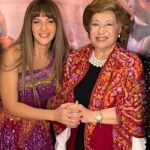 Donia Samir Ghanem Instagram - ‎الصور دي من أهم الصور المعبرة في حياتي ‎لإني متصورة مع الأم و الأستاذة المربية الفاضلة د/نوال الدجوي أو زي ما اتعودنا نقول لها "ماما نوال " ‎أنا فخورة إني متخرجة من مدرسة "دار التربية " و جامعة “MSA” اللي حضرتك بكل تفاني بذلتي مجهود كبير في انهم يكونوا مكان جميل مش بس للتعليم و التربية و لكن لإكتشاف المواهب ‎لما كنت في أولي حضانة مدرستي هي اللي اكتشفت إني بعرف أغني و كانوا كل مدرسين الموسيقي مهتمين انهم يخلوني أغني كل سنة في حفلة المدرسة و كانوا بابي و مامي بييجوا و يتفرجوا عليا و كانت دي من أجمل ذكرياتي اللي استرجعتها امبارح لما كنتي حضرتك بتتفرجي عليا وانا بمثل علي المسرح و جملة حضرتك ليا بعد العرض "انت هتخليني أهتم أكتر بالمواهب الصغيرة في المدرسة عشان يكونوا زيك " ‎انا بشكرك جدا علي كل حاجة زرعتيها فيا من زمان بطريقة مباشرة او غير مباشرة، ‎ حضرتك و الأم الثانية لينا ميس مني الدجوي رمز للرقي و الشياكة و صديقتي و زميلتي إنجي منصور ‎حقيقي نورتوني و أثرتوا فيا أوي و بحبكوا اوي
