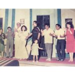 Donia Samir Ghanem Instagram - الصورة دي من مسرحية فارس و بني خيبان و كان عندي وقتها سنة او سنتين و معرفش ليه كنت بحب أطلع جنب بابي و مامي علي المسرح في وقت تحية الجمهور بس لما كبرت عرفت 🙂 الصورة التانية من تحيتي للجمهور العظيم "أهلي" في مسرحية آنستونا اللي بتتعرض دلوقتي وانا في وسط كل النجوم و صناع العمل اللي متشرفة بوجودي معاهم الصورة دي فيها حلمي بيتحقق و اللحظة دي هي أكتر لحظة بحس فيها كل يوم ان بابي و مامي واقفين جنبي و بيبصولي بحب و فرحانين بيا و بعمل أقصي ما عندي من مجهود عشان بس الناس تسقفلي و أحس بيهم حواليا بابي و مامي بحبكوا أوي ربنا يرحمكم يا رب