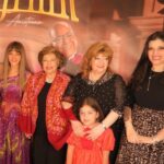 Donia Samir Ghanem Instagram - ‎الصور دي من أهم الصور المعبرة في حياتي ‎لإني متصورة مع الأم و الأستاذة المربية الفاضلة د/نوال الدجوي أو زي ما اتعودنا نقول لها "ماما نوال " ‎أنا فخورة إني متخرجة من مدرسة "دار التربية " و جامعة “MSA” اللي حضرتك بكل تفاني بذلتي مجهود كبير في انهم يكونوا مكان جميل مش بس للتعليم و التربية و لكن لإكتشاف المواهب ‎لما كنت في أولي حضانة مدرستي هي اللي اكتشفت إني بعرف أغني و كانوا كل مدرسين الموسيقي مهتمين انهم يخلوني أغني كل سنة في حفلة المدرسة و كانوا بابي و مامي بييجوا و يتفرجوا عليا و كانت دي من أجمل ذكرياتي اللي استرجعتها امبارح لما كنتي حضرتك بتتفرجي عليا وانا بمثل علي المسرح و جملة حضرتك ليا بعد العرض "انت هتخليني أهتم أكتر بالمواهب الصغيرة في المدرسة عشان يكونوا زيك " ‎انا بشكرك جدا علي كل حاجة زرعتيها فيا من زمان بطريقة مباشرة او غير مباشرة، ‎ حضرتك و الأم الثانية لينا ميس مني الدجوي رمز للرقي و الشياكة و صديقتي و زميلتي إنجي منصور ‎حقيقي نورتوني و أثرتوا فيا أوي و بحبكوا اوي