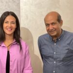 Donia Samir Ghanem Instagram - شكرا جدا الناقد الكبير الأستاذ طارق الشناوي علي هذه المقالة الجميلة المشجعة و المعبرة عني و عن جوانب كتيرة في شخصيتي يمكن مش بعرف أوصلها غير من خلال الفن.. كان ليا الشرف ان في تكريمي من مهرجان الإسكندرية يكون في كتاب عني و عن أعمالي و من حسن حظي ان حضرتك اللي كتبت الكتاب ده.. متشكرة جدا علي تشجيعك و رأيك فيا من أول ما ابتديت مشواري الفني.. و أتمني إني أكون دايما عند حسن ظن الجمهور العظيم و عند حسن ظن حضرتك و جميع الأساتذة النقاد المحترمين من كل الأجيال شكرا لأستاذ الأمير أباظة رئيس المهرجان و كل القائمين عليه و فريق عمل الكتاب و أخيرا شكرا من كل قلبي ل أهلي و زملائي الأعزاء و أساتذتي اللي اتفاجئت بكلامهم الجميل عني.. فعلًا اسعدتوني ❤️