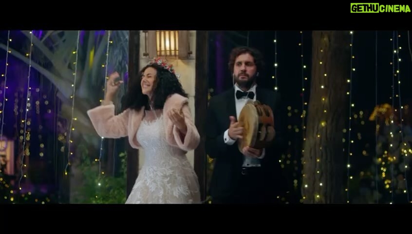 Donia Samir Ghanem Instagram - لما تعملي أغنية وحشة اوي فتكسر الدنيا حرفيا 🙈🤣 #تسليم_أهالي بكرة ان شاء الله في جميع دور العرض