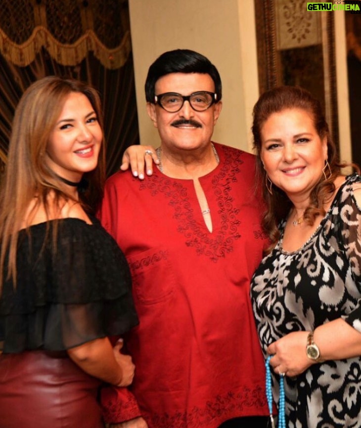 Donia Samir Ghanem Instagram - اللهم ارحمهم و اغفر لهم واعف عنهم واجعل قبرهم روضة من رياض الجنة.. اللهم اجعل دعائنا من نصيبهم اللهم اجعل صبرنا و تحملنا لعدم وجودهم في ميزان حسناتنا جميعا يا رب #سمير_غانم #دلال_عبدالعزيز