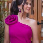 Donia Samir Ghanem Instagram - ‏‎شكرا لإذاعة @nrjegypt علي جوائز مسلسل #جت_سليمة جائزة أحسن ممثلة كوميدية بتصويت أغلي جمهور ❤️🙏 و جائزة احسن مسلسل كوميدي من لجنة التحكيم المحترمة و جائزه احسن استايلست حسن مصطفي و تكريم كريم يوسف مؤلف المسلسل و المؤلفة ندي عزت و المؤلفين سامح جمال و أشرف نصر و تكريم مخرج العمل اسلام خيري و جائزه افضل مسلسل كوميدي محمد احمد السبكي ‏Thanks for my glam team 🙏 ‏Jumpsuit @ateliermamzi 😘 ‏Make up by @fatmabahgat ❤️ ‏Hairstyle by @ahmed_mounir 👌 Photographer @lobnaderbalastudio 🤗 Earrings @aliakhafaga 😍 Best friend award @seifozzz 🤣