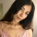 Donna Munshi Instagram - No edit or filters because laziness shall always precede 🙌🏼 and yes, there’s makeup on…. didn’t wake up looking like this 🥸