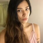Donna Munshi Instagram – No edit or filters because laziness shall always precede 🙌🏼 and yes, there’s makeup on…. didn’t wake up looking like this 🥸