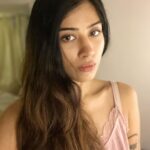 Donna Munshi Instagram - No edit or filters because laziness shall always precede 🙌🏼 and yes, there’s makeup on…. didn’t wake up looking like this 🥸