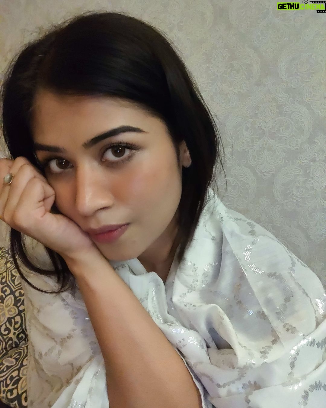 Donna Munshi Instagram - तुम्हारी ज़िन्दगी ख़त्म हुई …. मेरा इश्क़ नहीं….